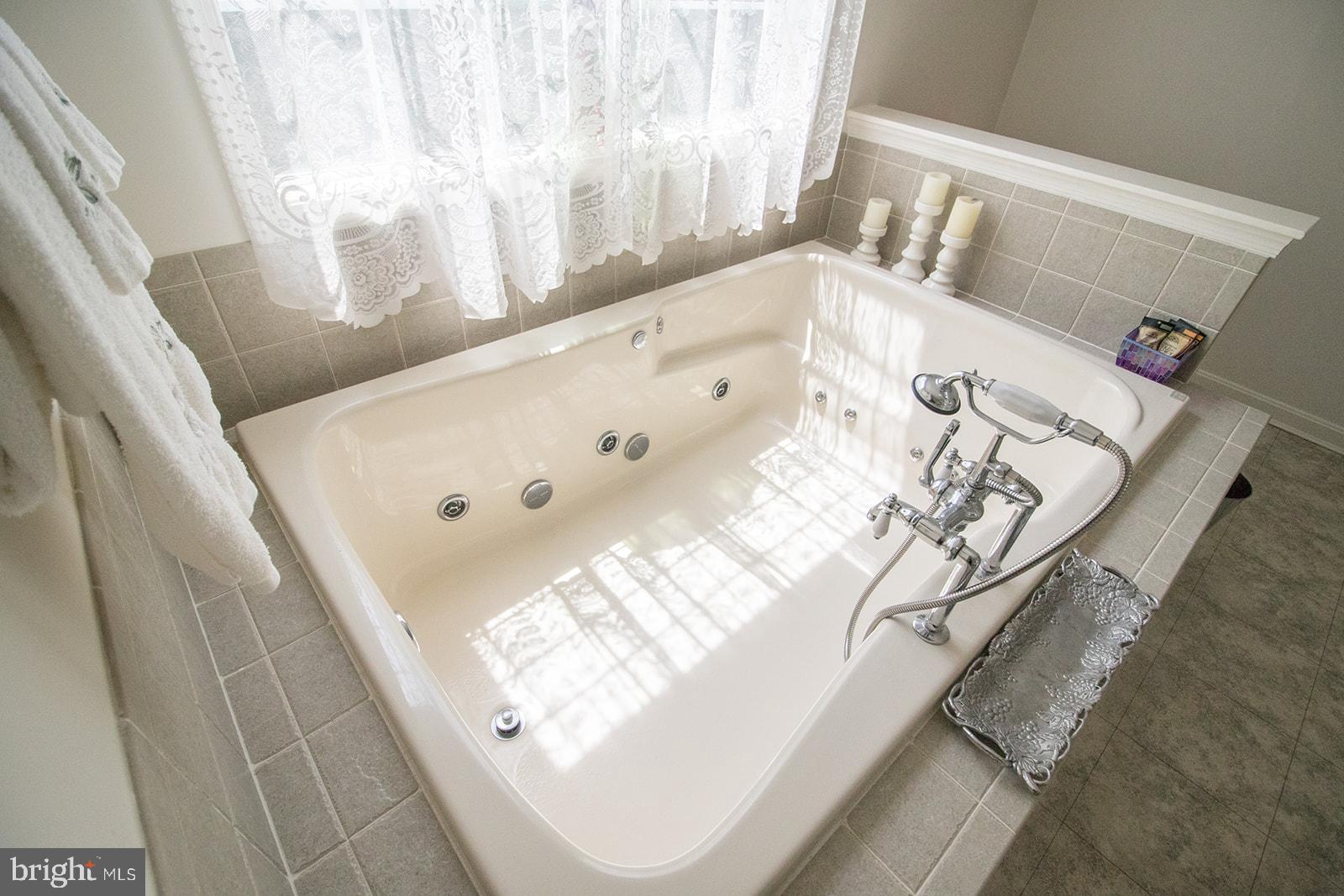 CHESTNUT HILLS - Residential