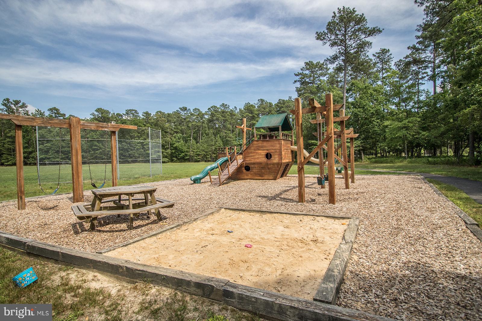 CHESTNUT HILLS - Residential