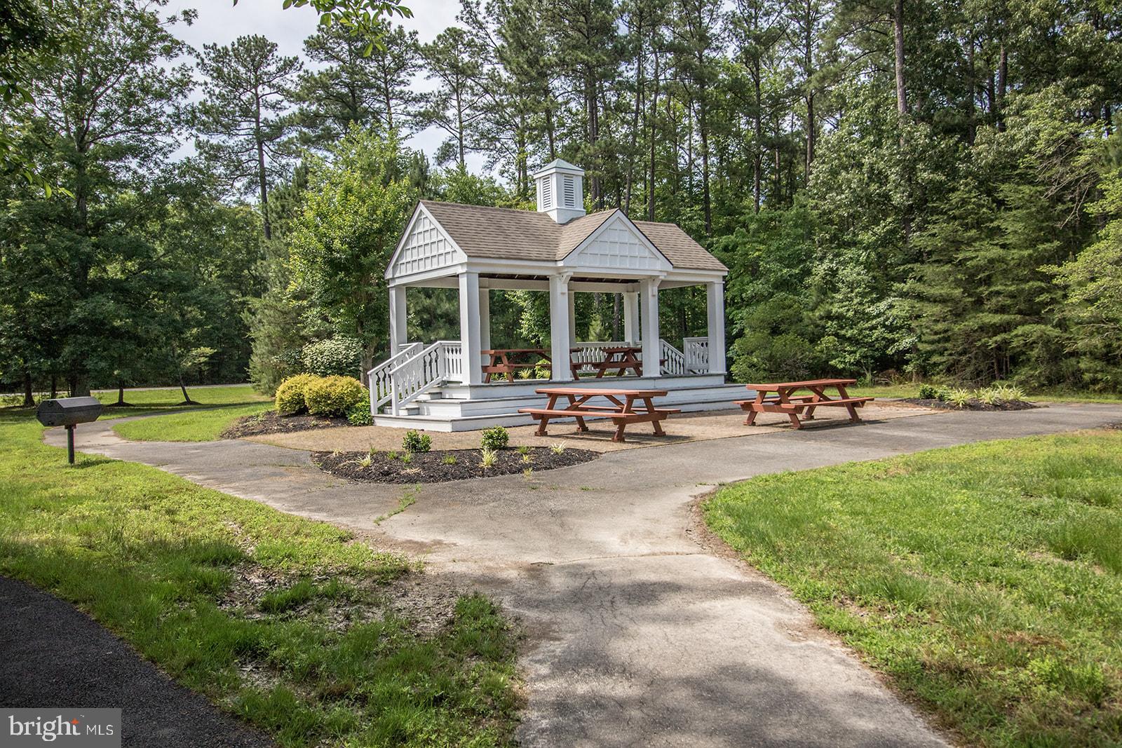 CHESTNUT HILLS - Residential