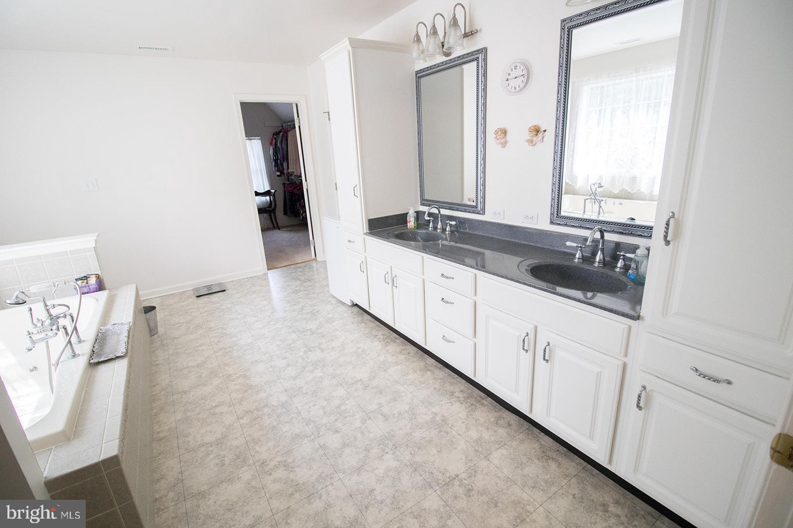 CHESTNUT HILLS - Residential