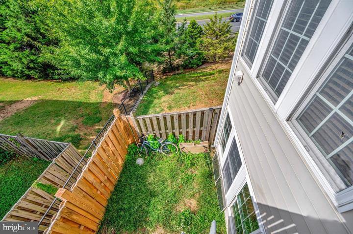 POTOMAC CLUB CONDOMINIUMS - Residential Lease