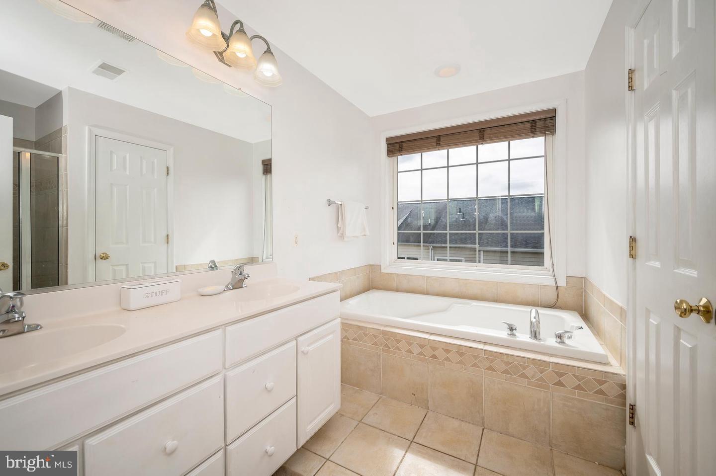 POTOMAC CLUB CONDOMINIUMS - Residential Lease