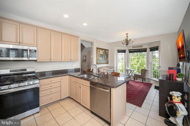 POTOMAC CLUB CONDOMINIUMS - Residential Lease