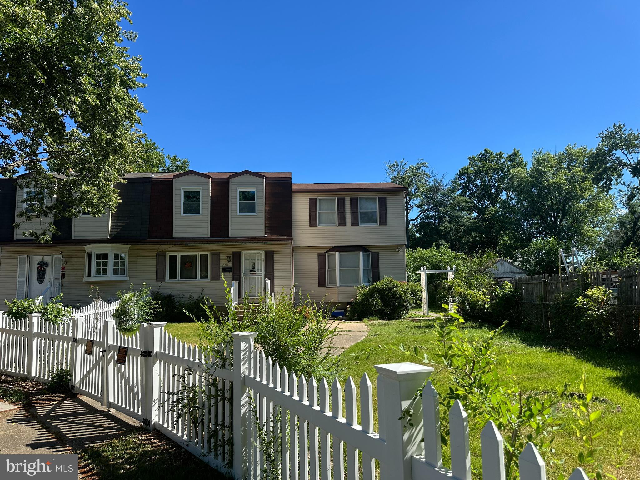 8511 SUMMIT ROAD