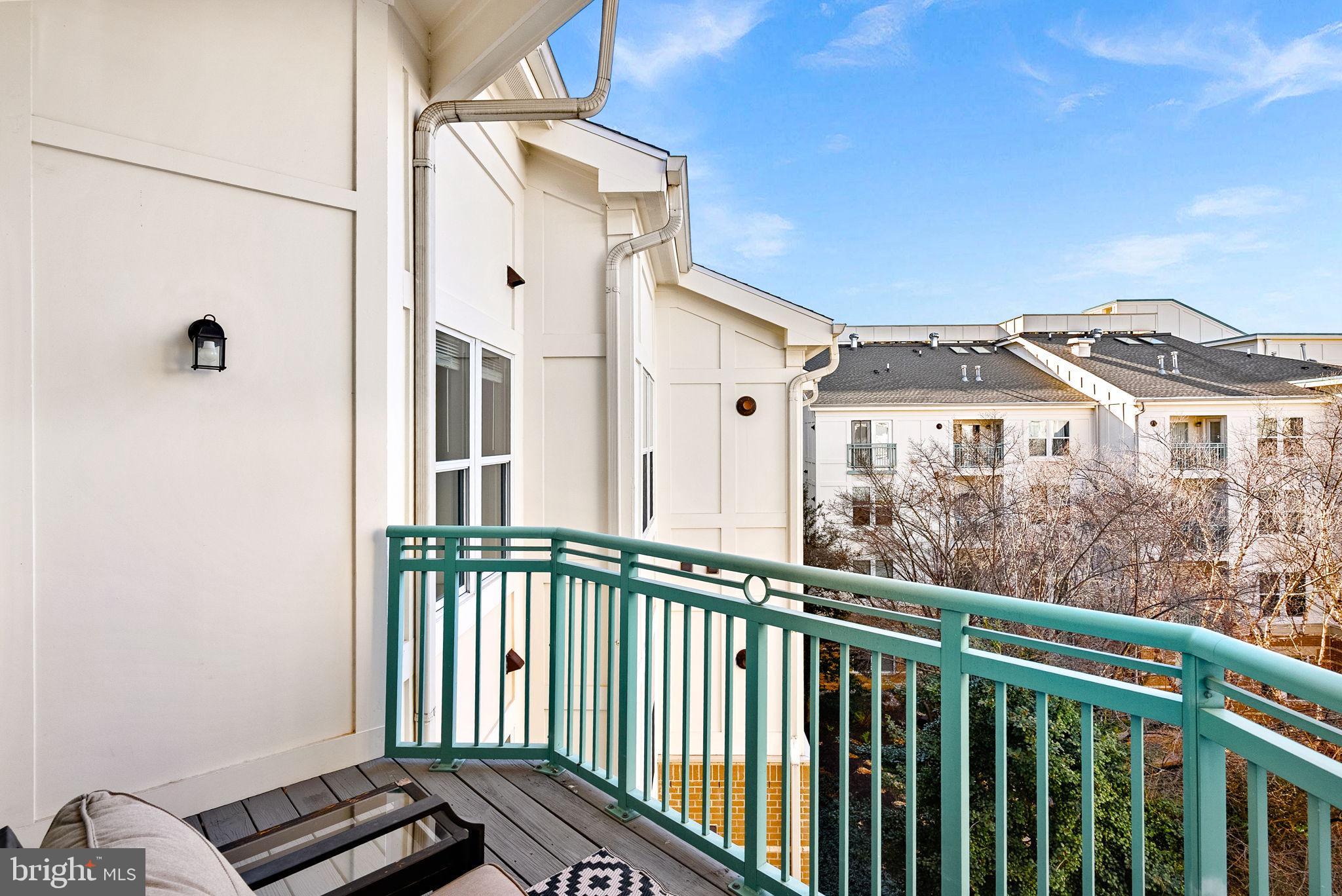 SAVOY AT RESTON TOWN CENTER - Residential