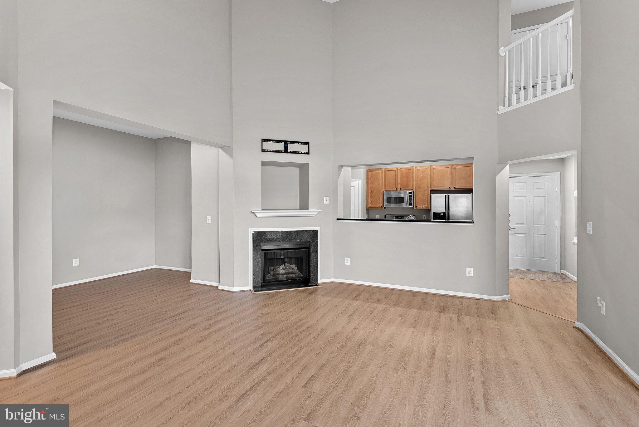 SAVOY AT RESTON TOWN CENTER - Residential