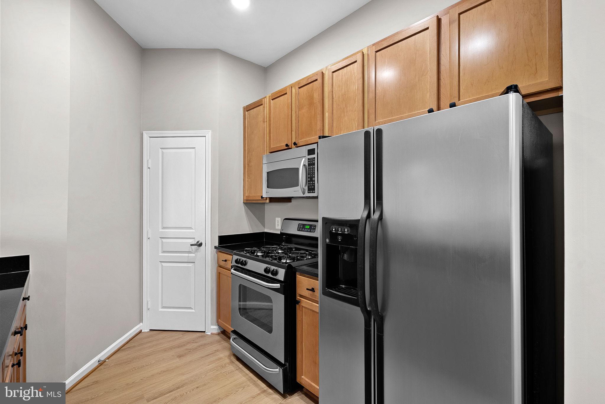 SAVOY AT RESTON TOWN CENTER - Residential