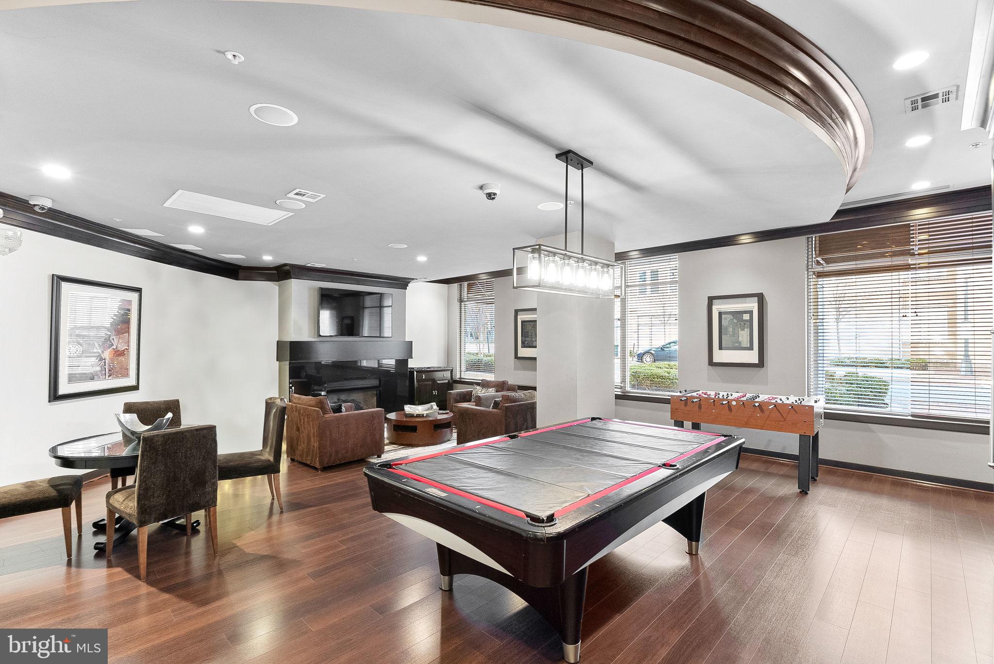 SAVOY AT RESTON TOWN CENTER - Residential