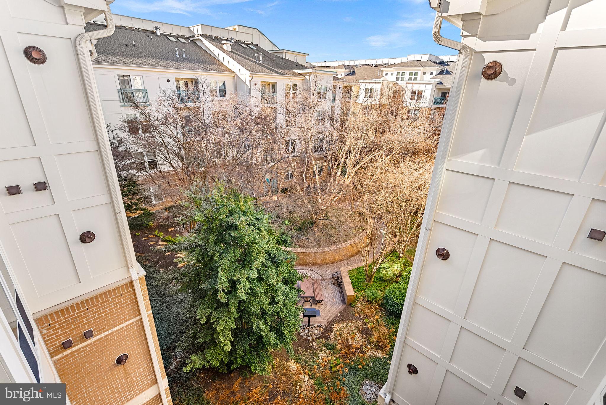 SAVOY AT RESTON TOWN CENTER - Residential