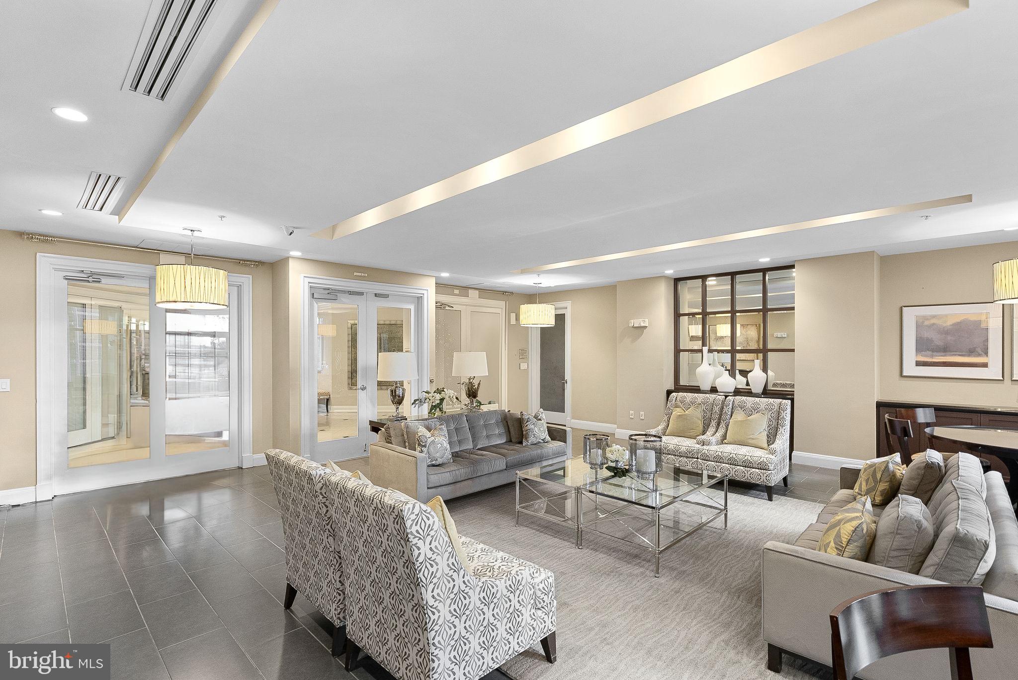 SAVOY AT RESTON TOWN CENTER - Residential