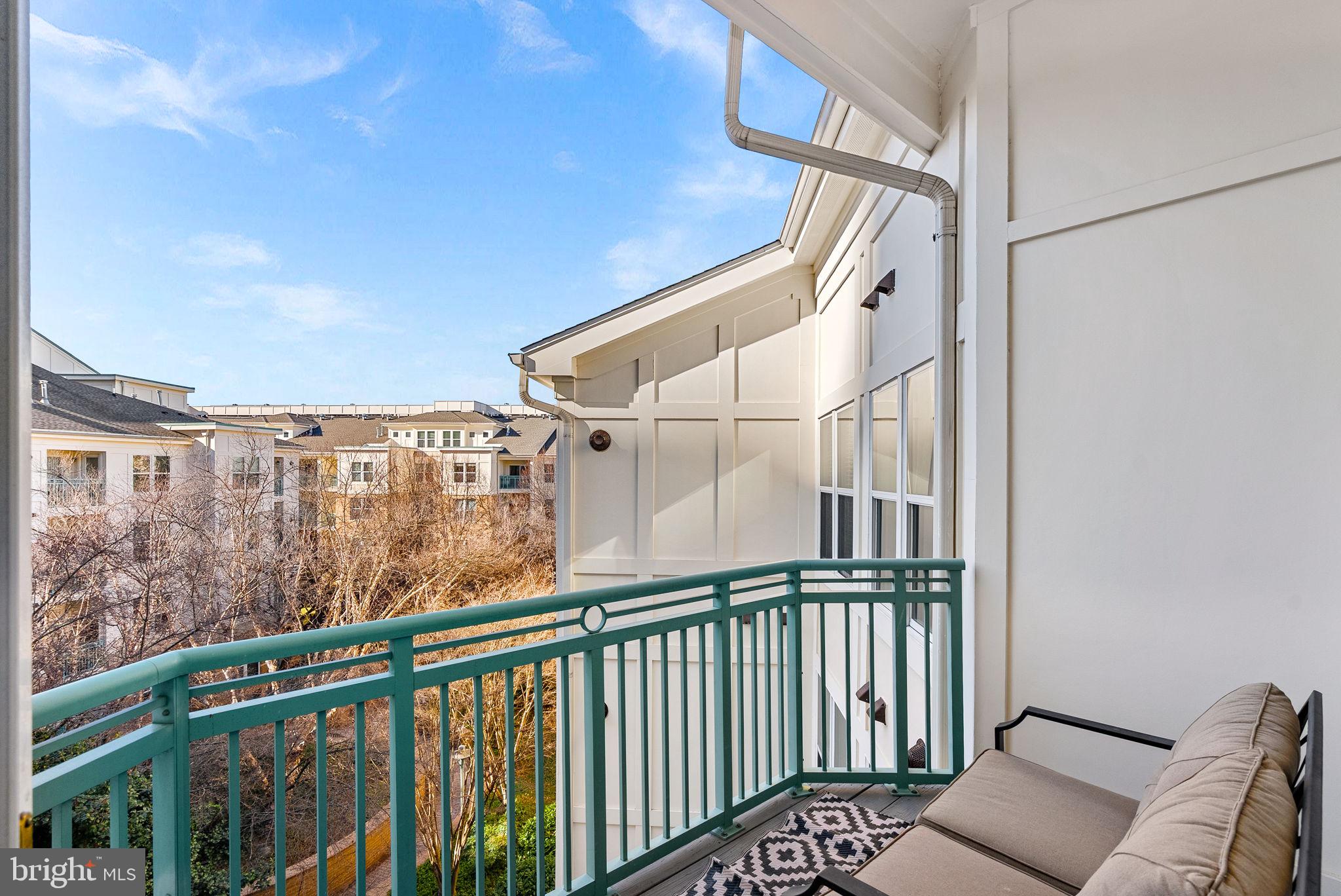 SAVOY AT RESTON TOWN CENTER - Residential