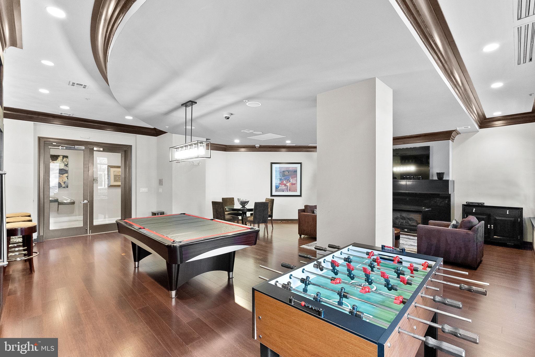 SAVOY AT RESTON TOWN CENTER - Residential