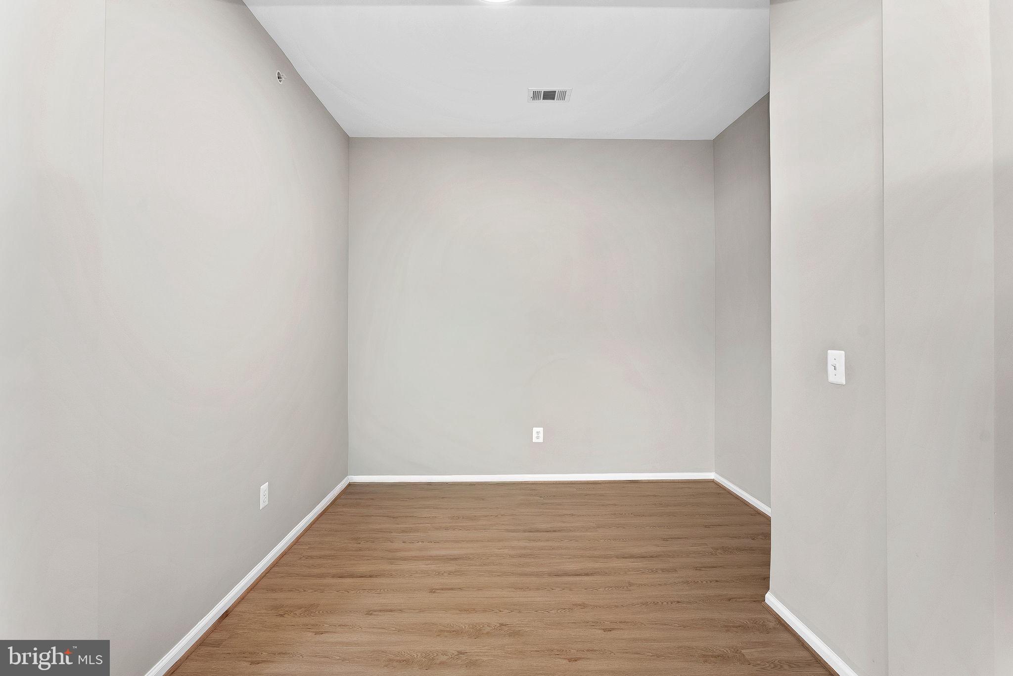 SAVOY AT RESTON TOWN CENTER - Residential