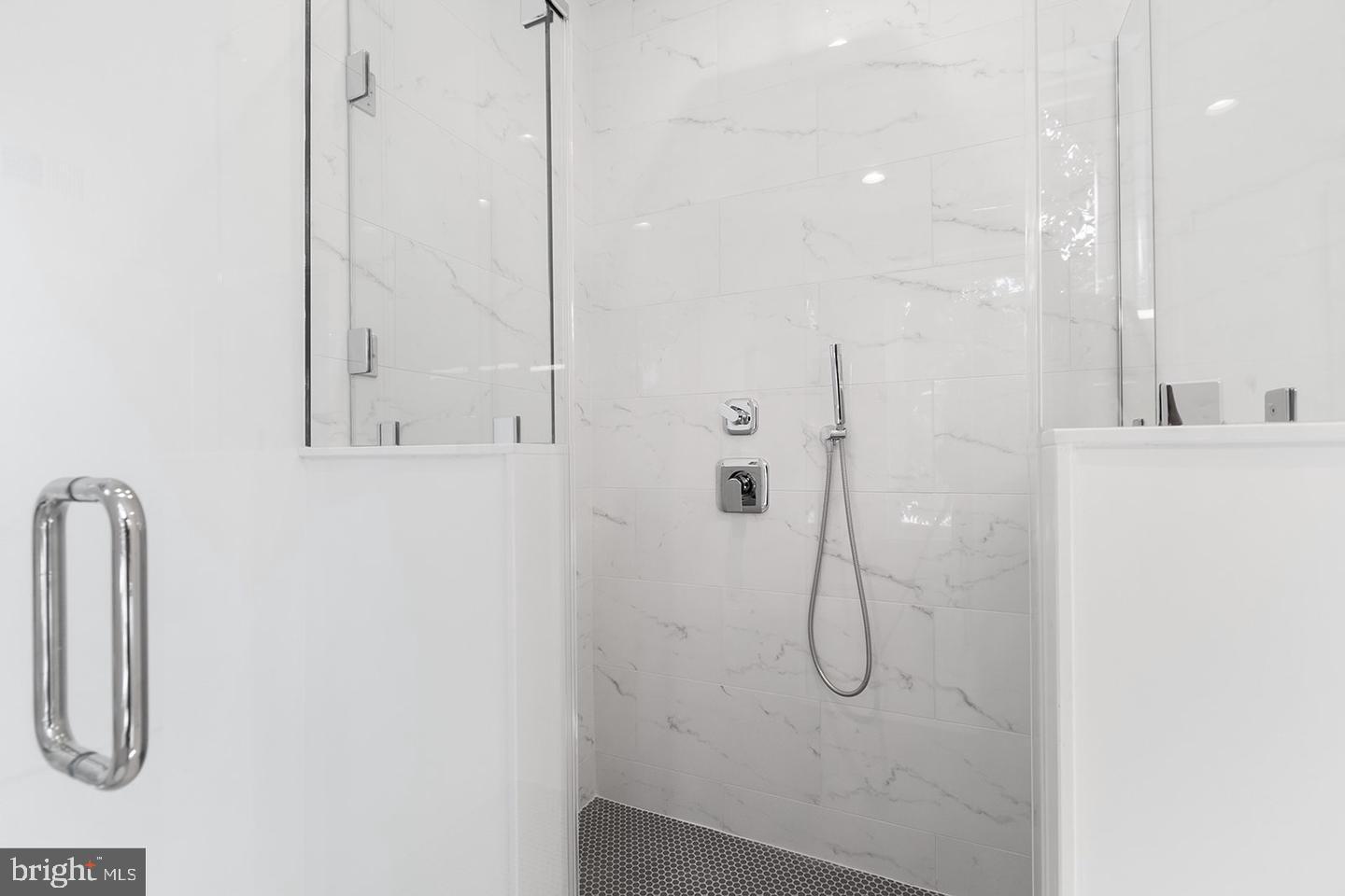 OLDE KENSINGTON - Residential Lease
