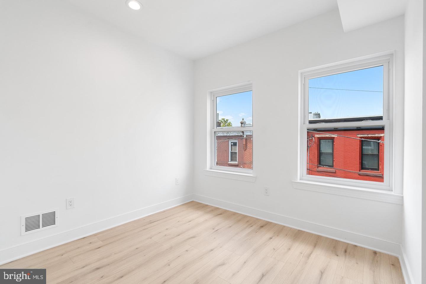 OLDE KENSINGTON - Residential Lease