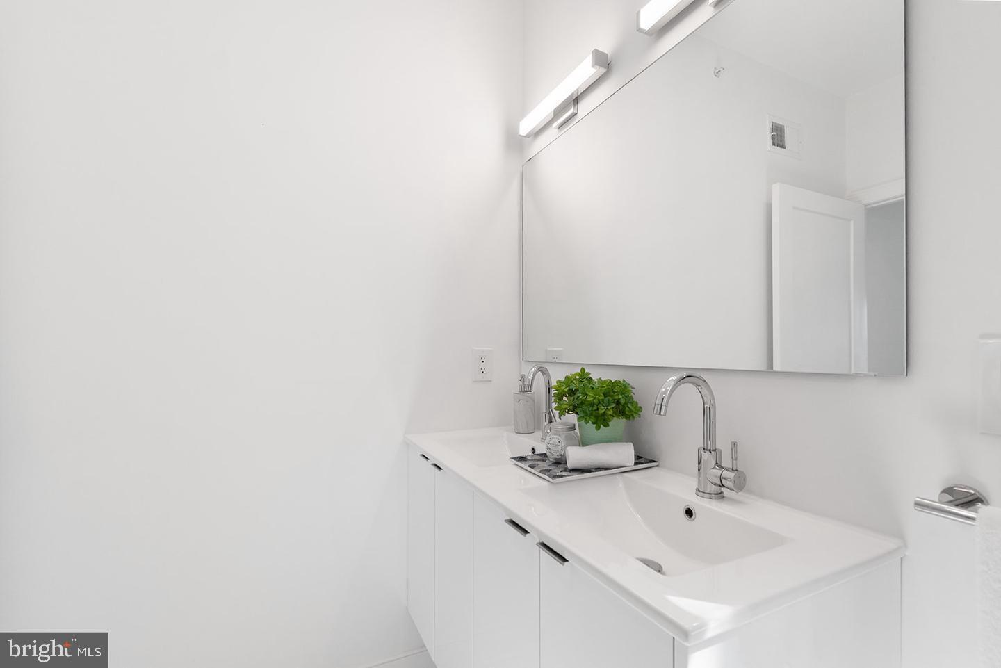 OLDE KENSINGTON - Residential Lease