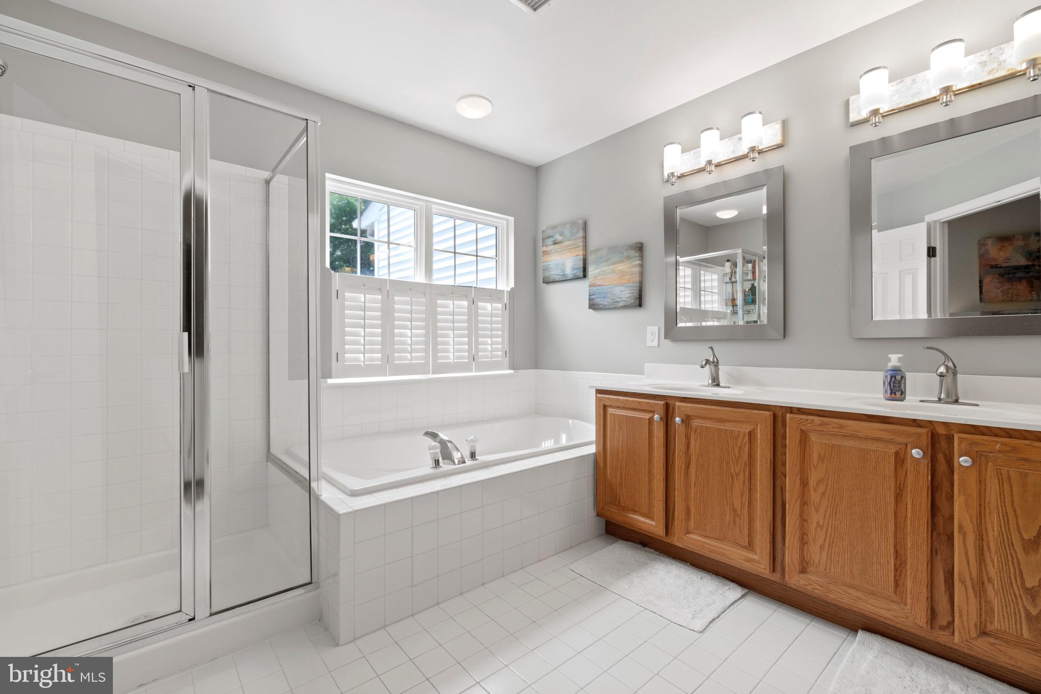 TOWNES OF MANCHESTER WOODS - Residential