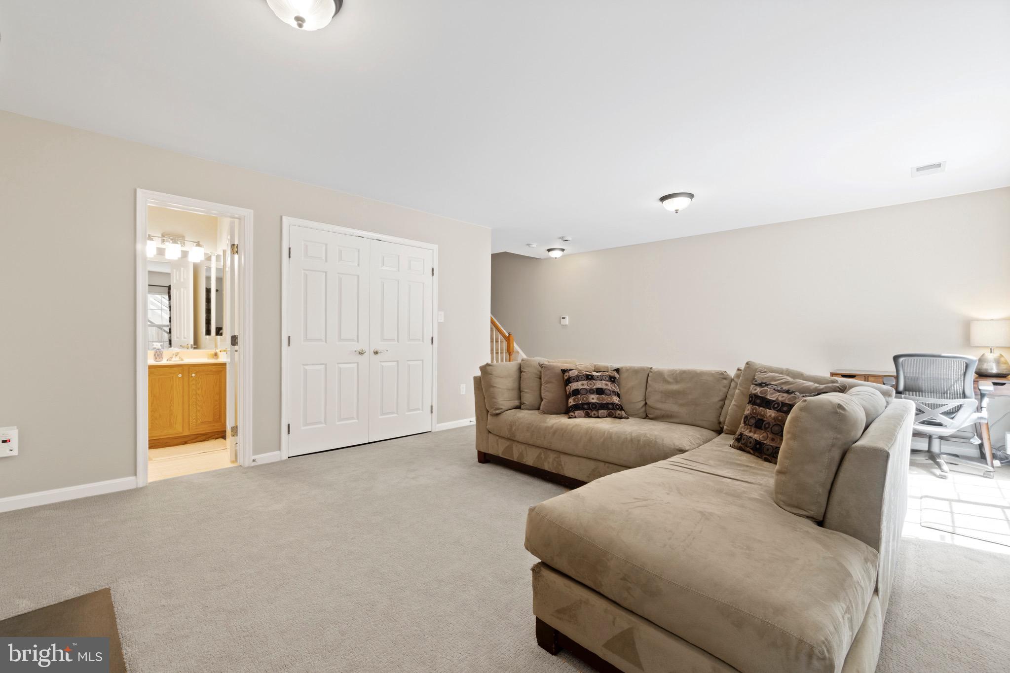 TOWNES OF MANCHESTER WOODS - Residential