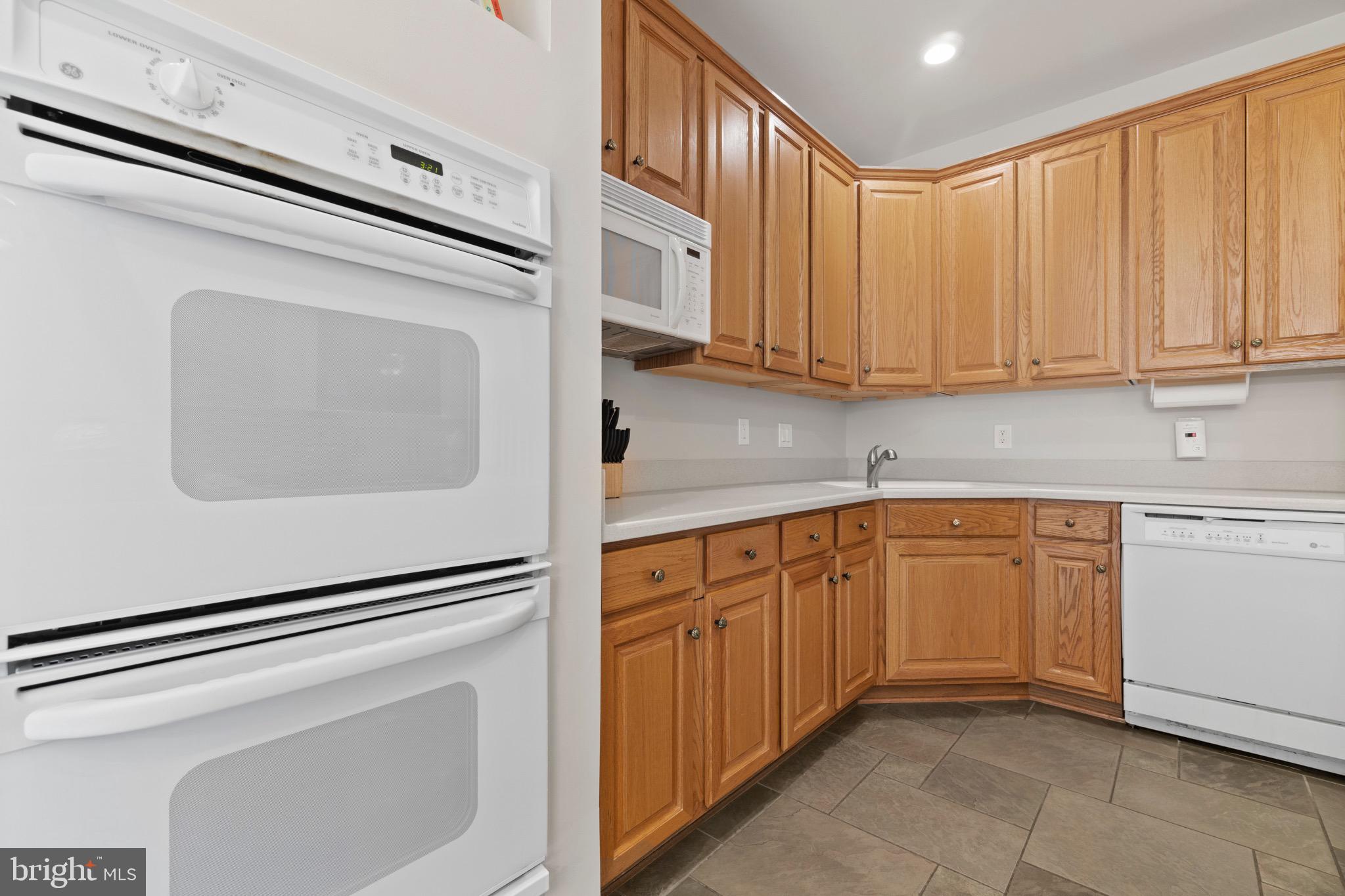 TOWNES OF MANCHESTER WOODS - Residential