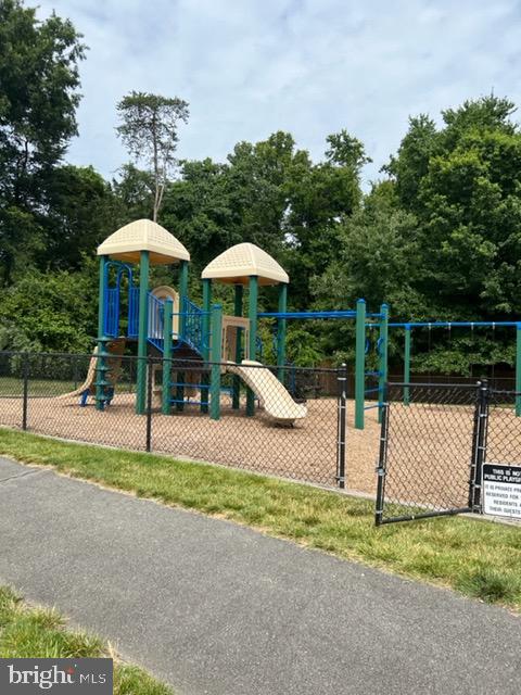 TOWNES OF MANCHESTER WOODS - Residential