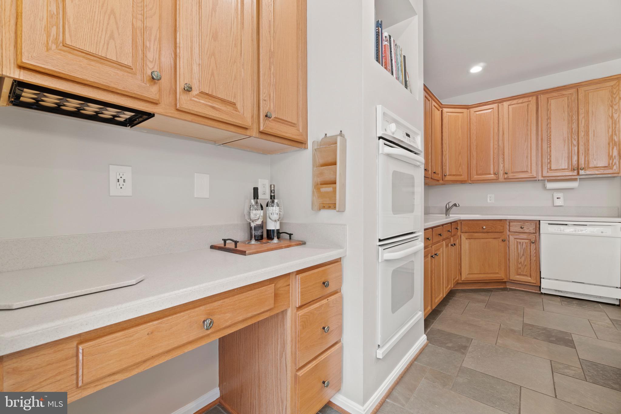 TOWNES OF MANCHESTER WOODS - Residential