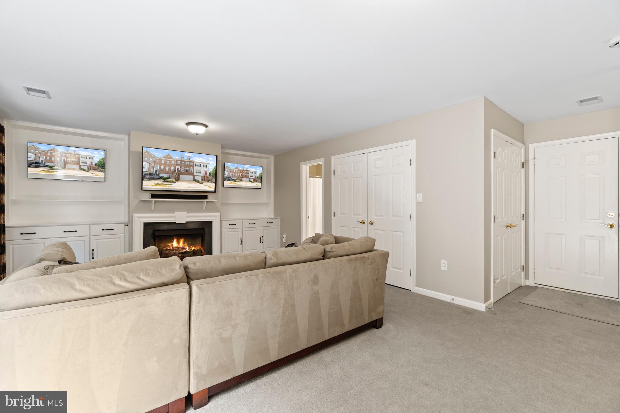 TOWNES OF MANCHESTER WOODS - Residential