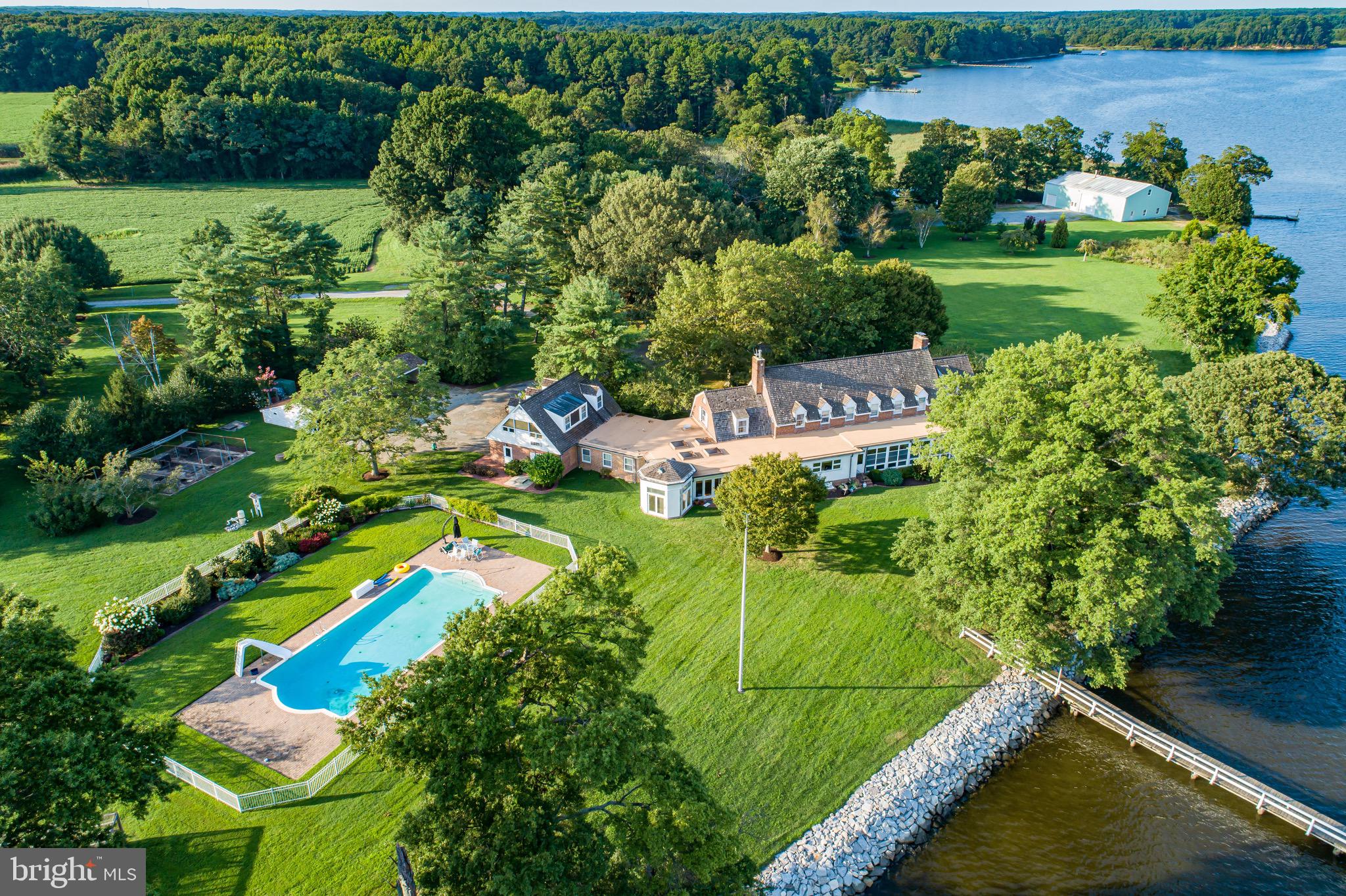 QUAKER NECK - Residential