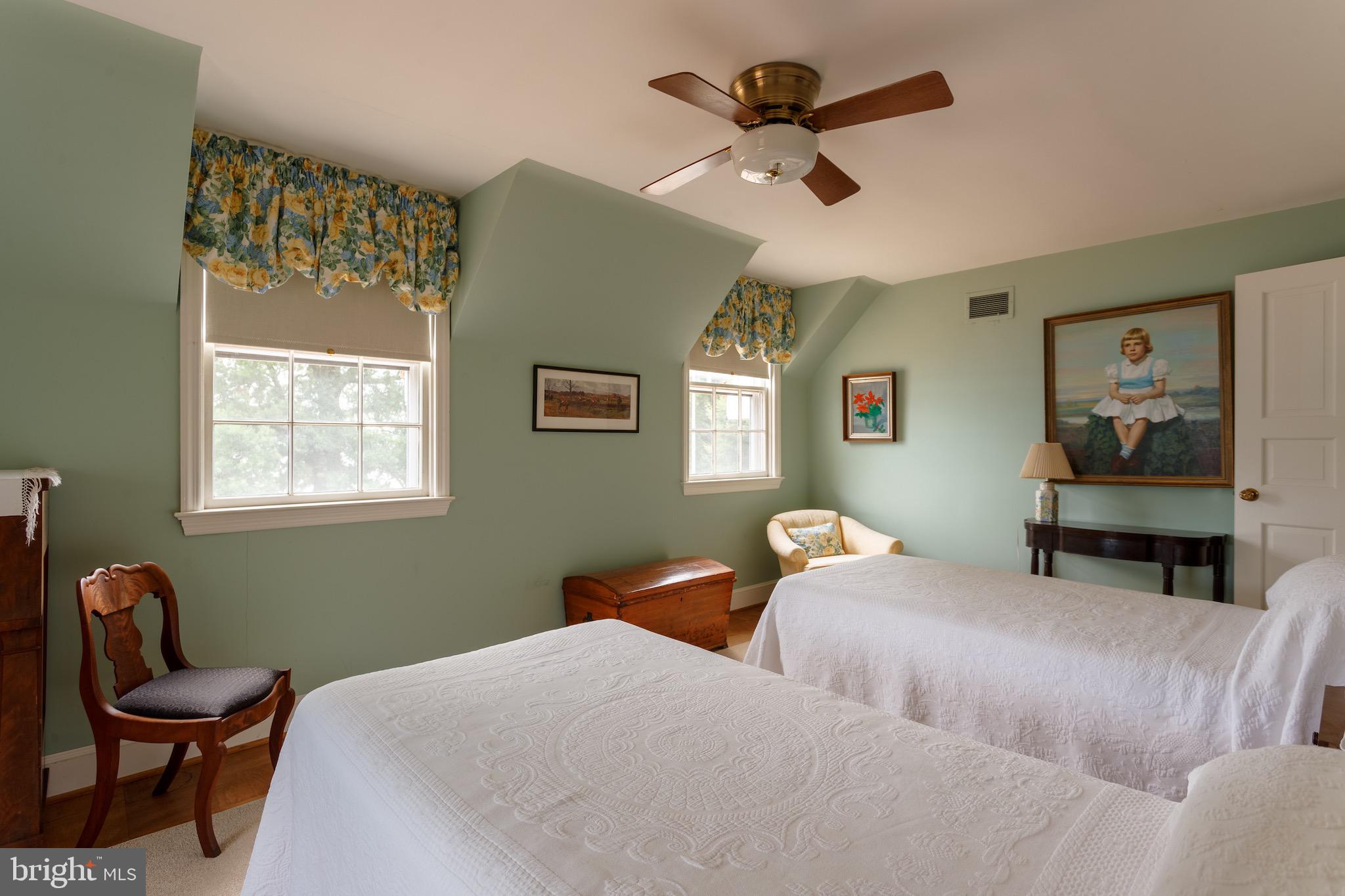 QUAKER NECK - Residential