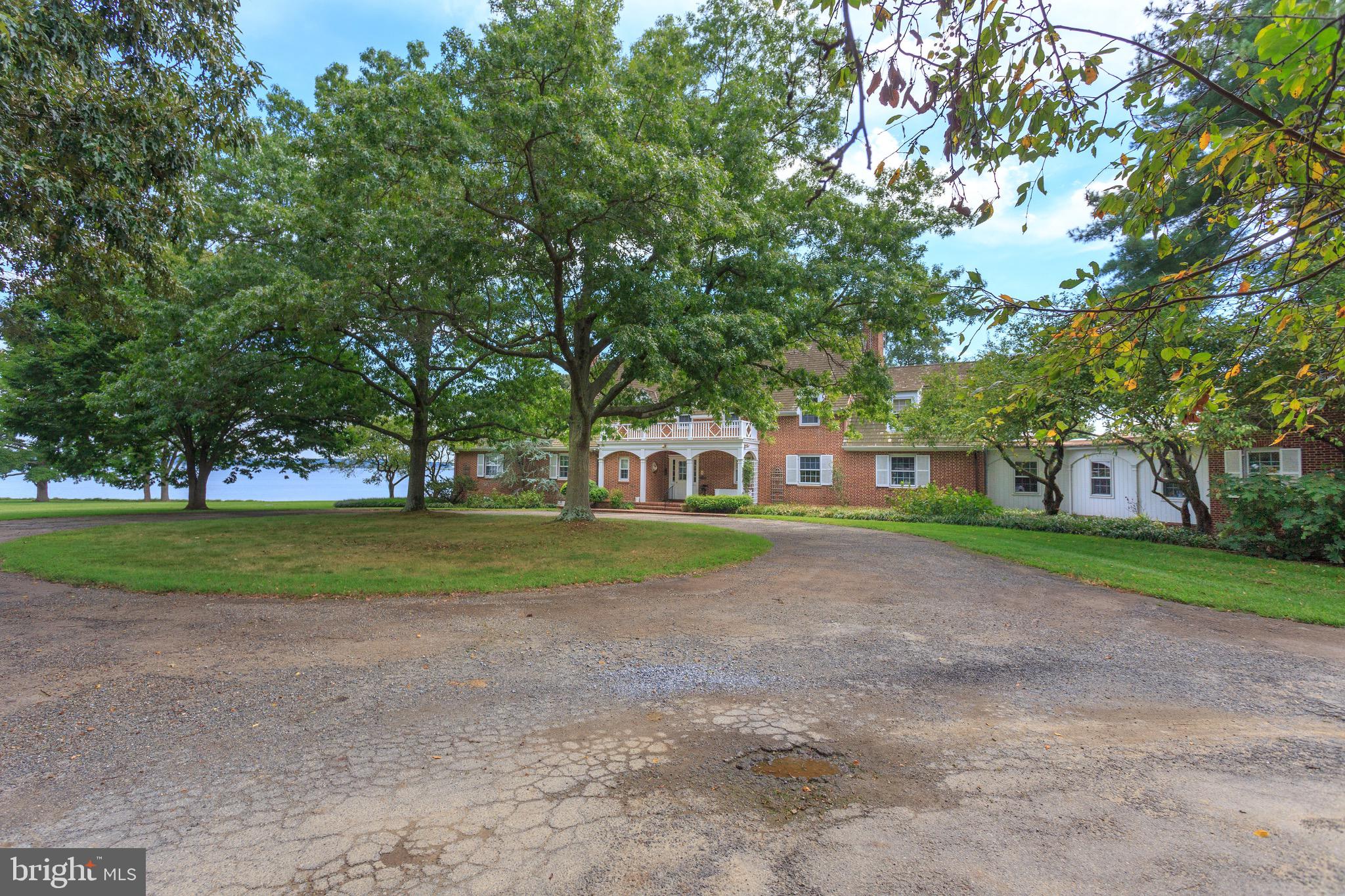 QUAKER NECK - Residential