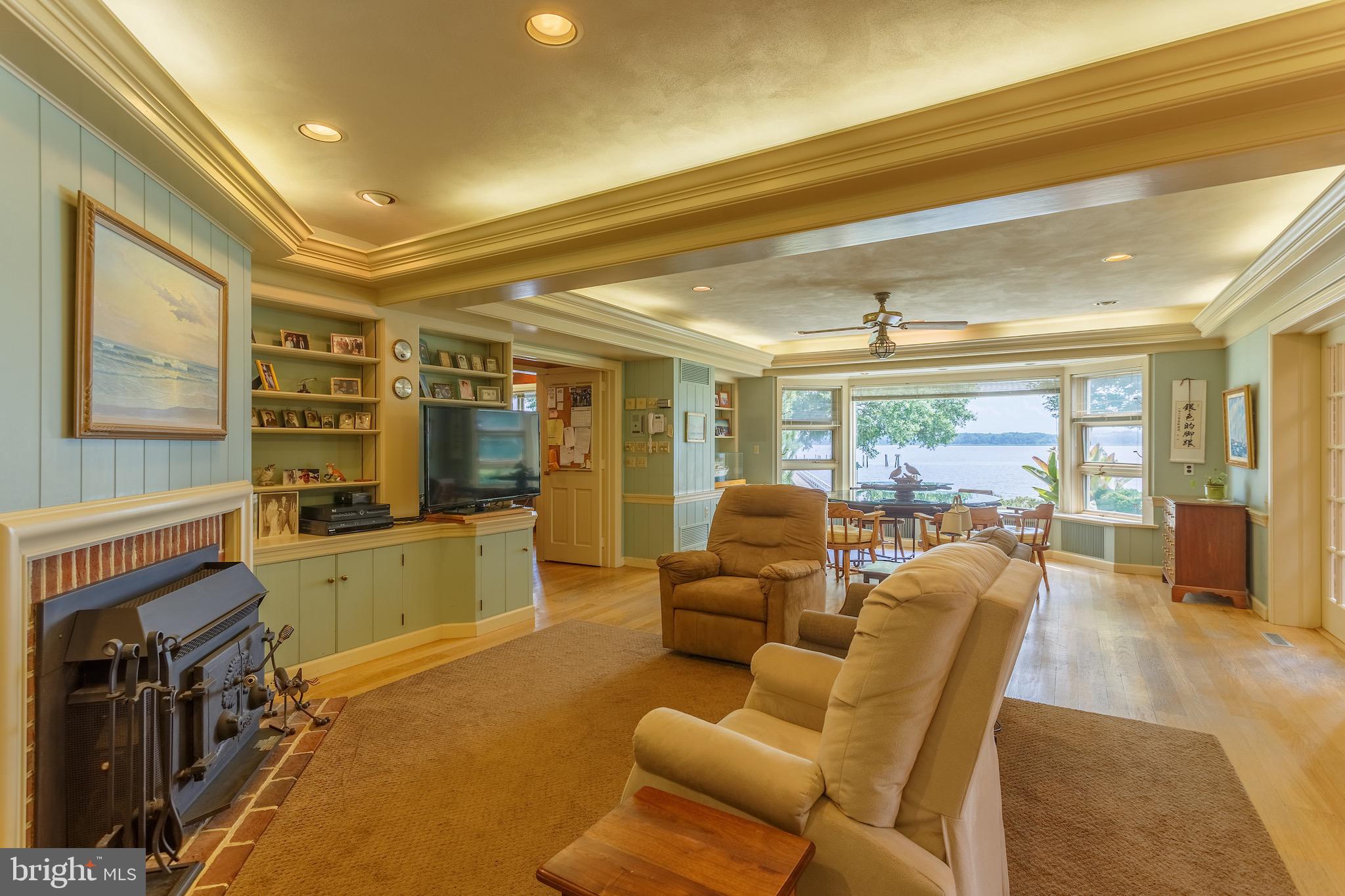 QUAKER NECK - Residential