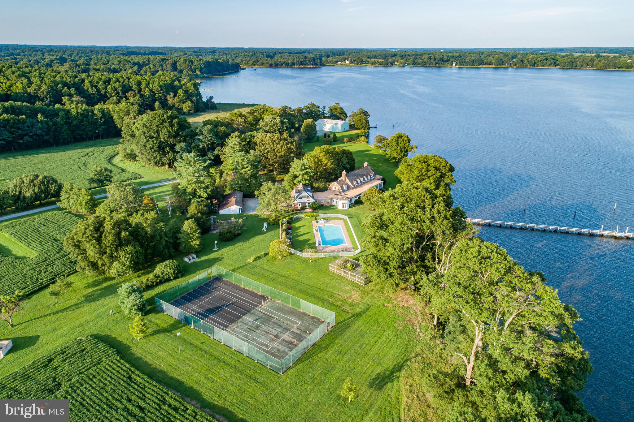 QUAKER NECK - Residential