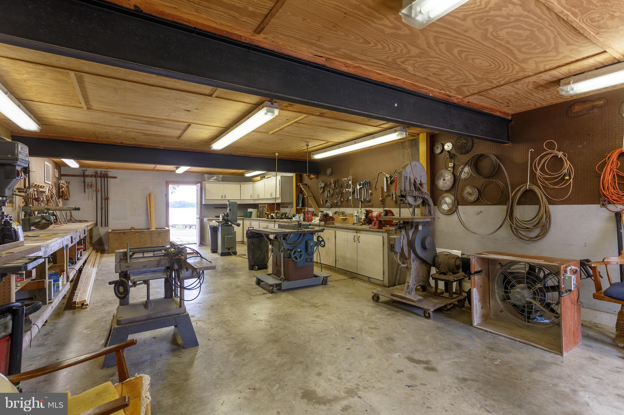 QUAKER NECK - Residential