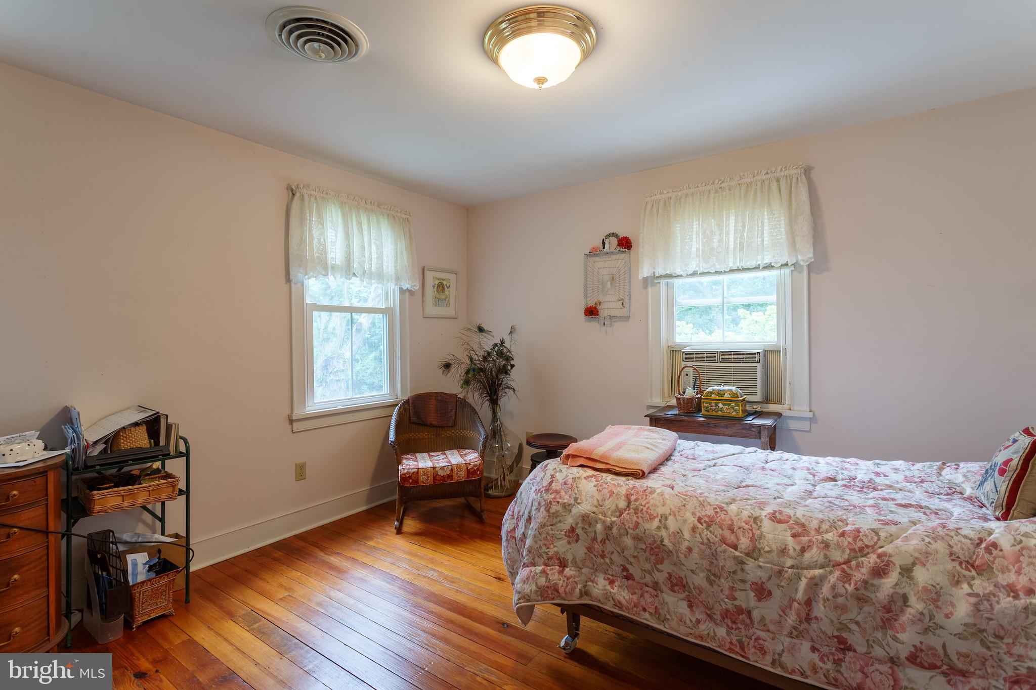 QUAKER NECK - Residential