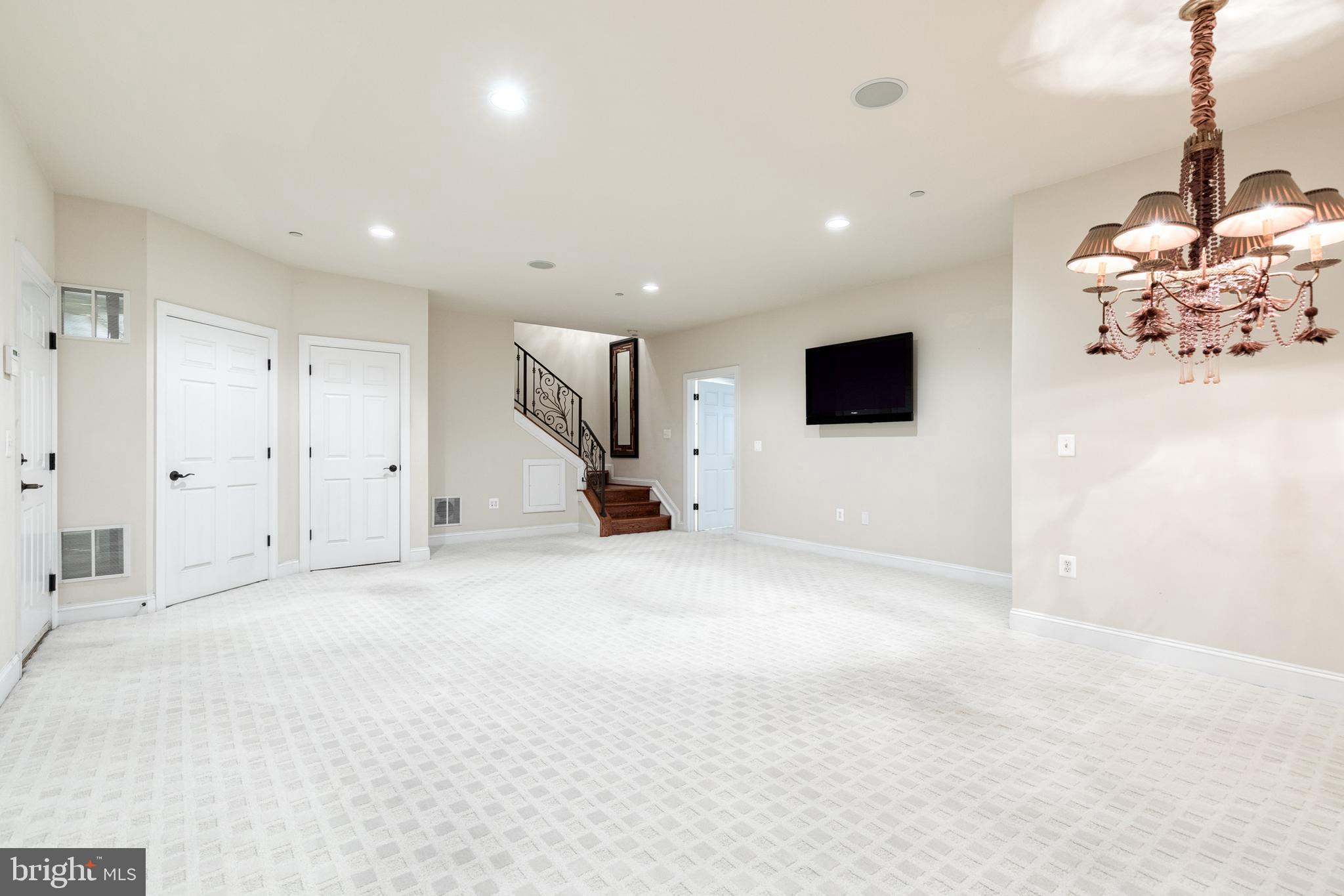 CHARLES AT WOODBROOK - Residential