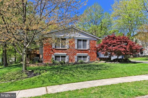 Photo of 6908 Rochambeau Place, SPRINGFIELD, VA 22153 (MLS # VAFX2316496)