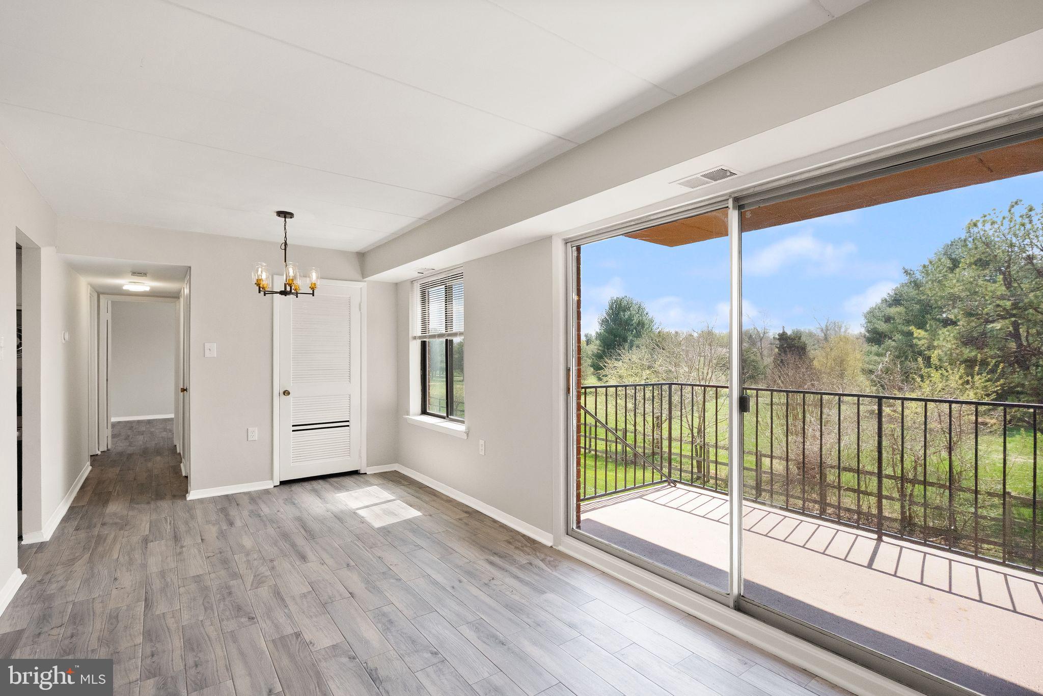 COUNTRY CLUB GREEN - Residential