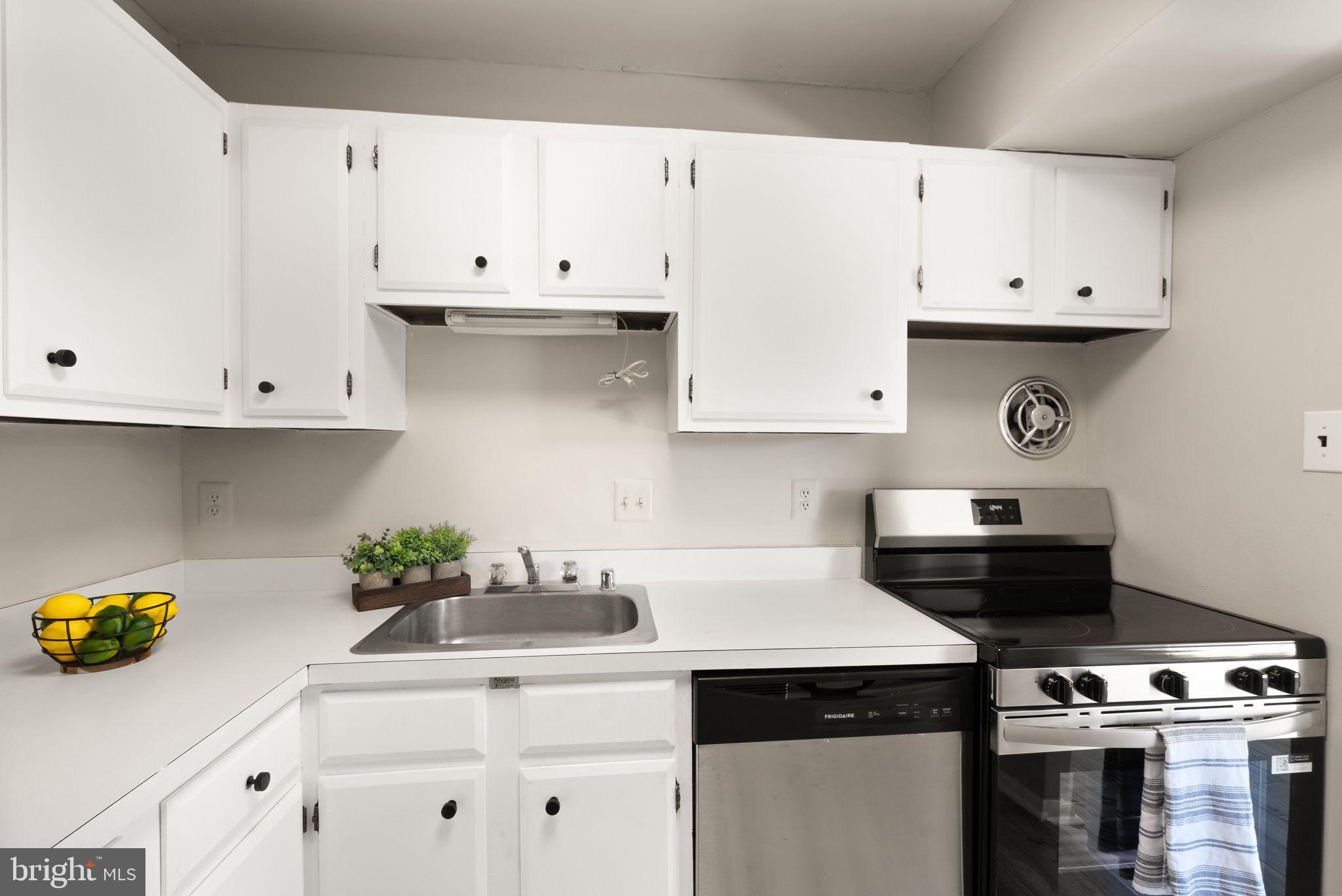 COUNTRY CLUB GREEN - Residential