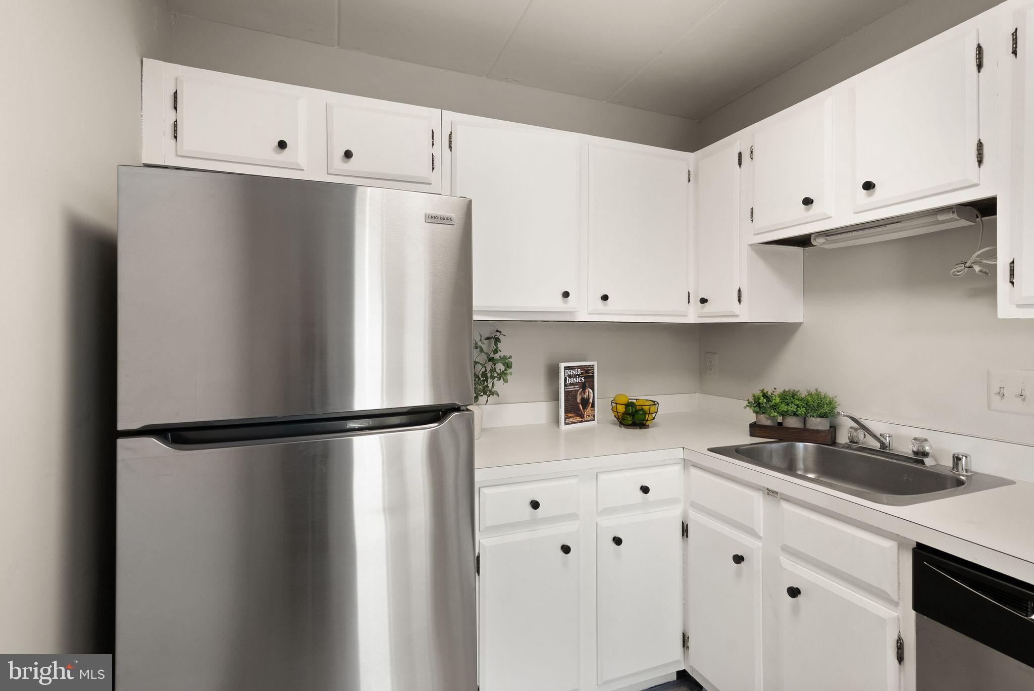 COUNTRY CLUB GREEN - Residential