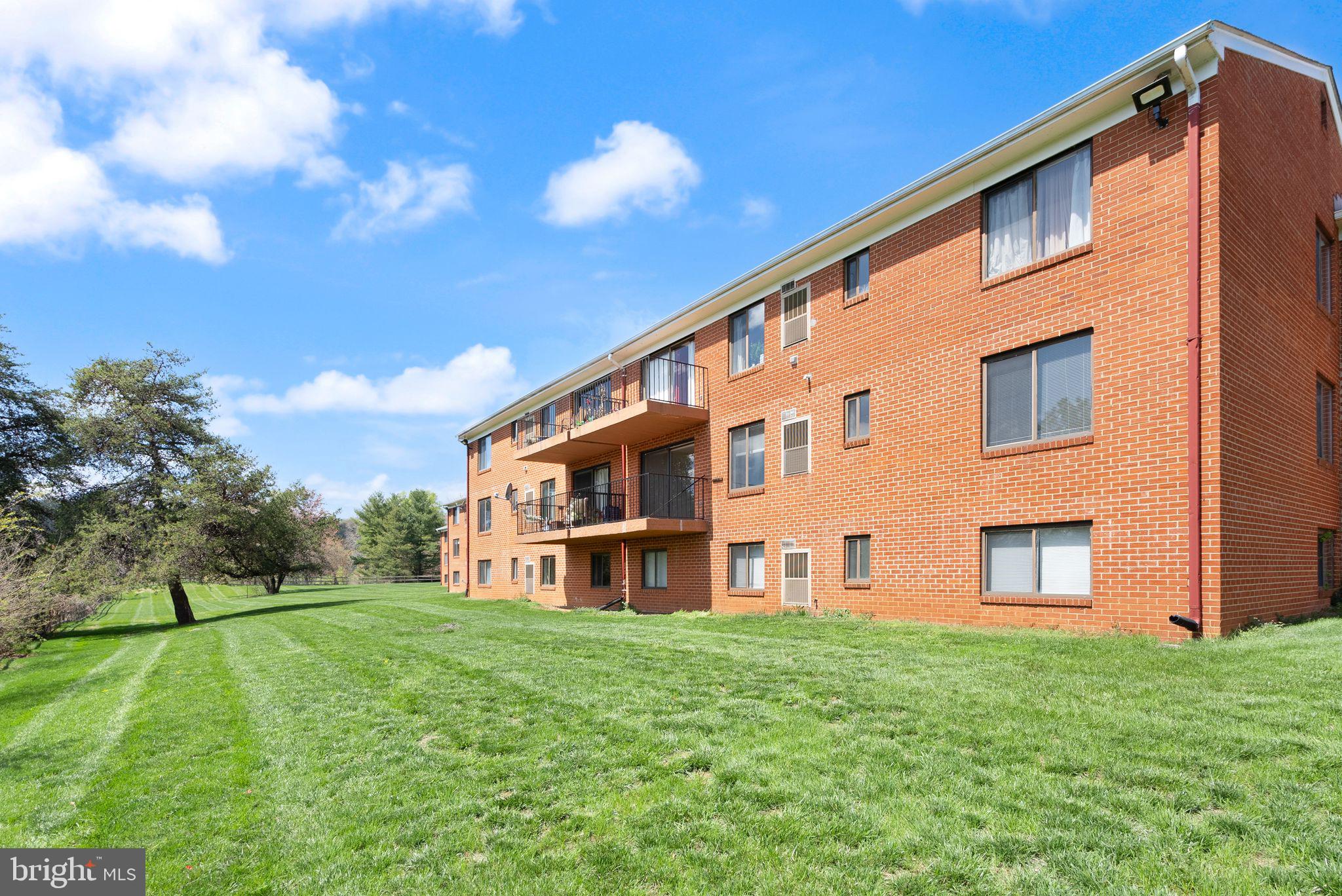 COUNTRY CLUB GREEN - Residential