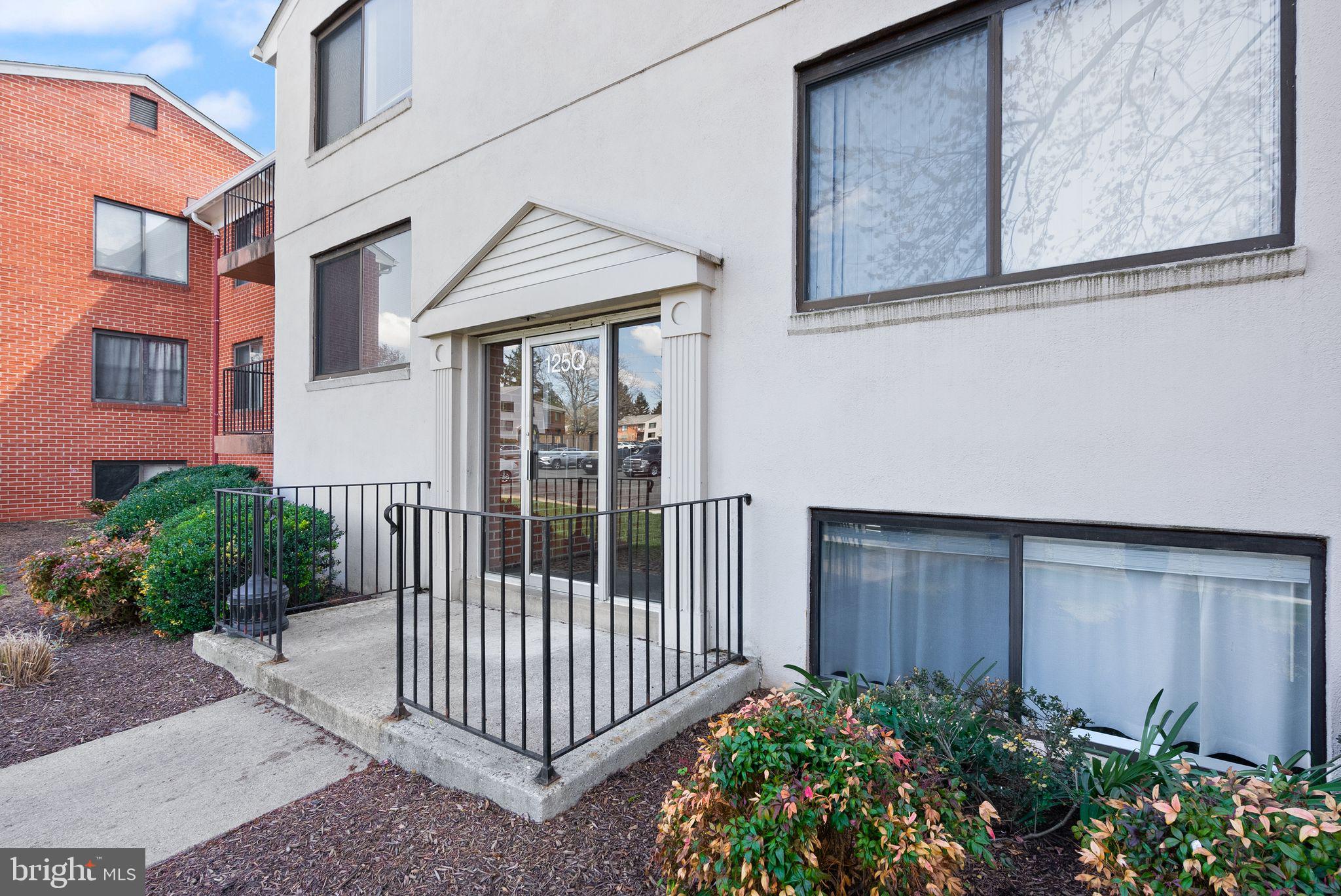 COUNTRY CLUB GREEN - Residential