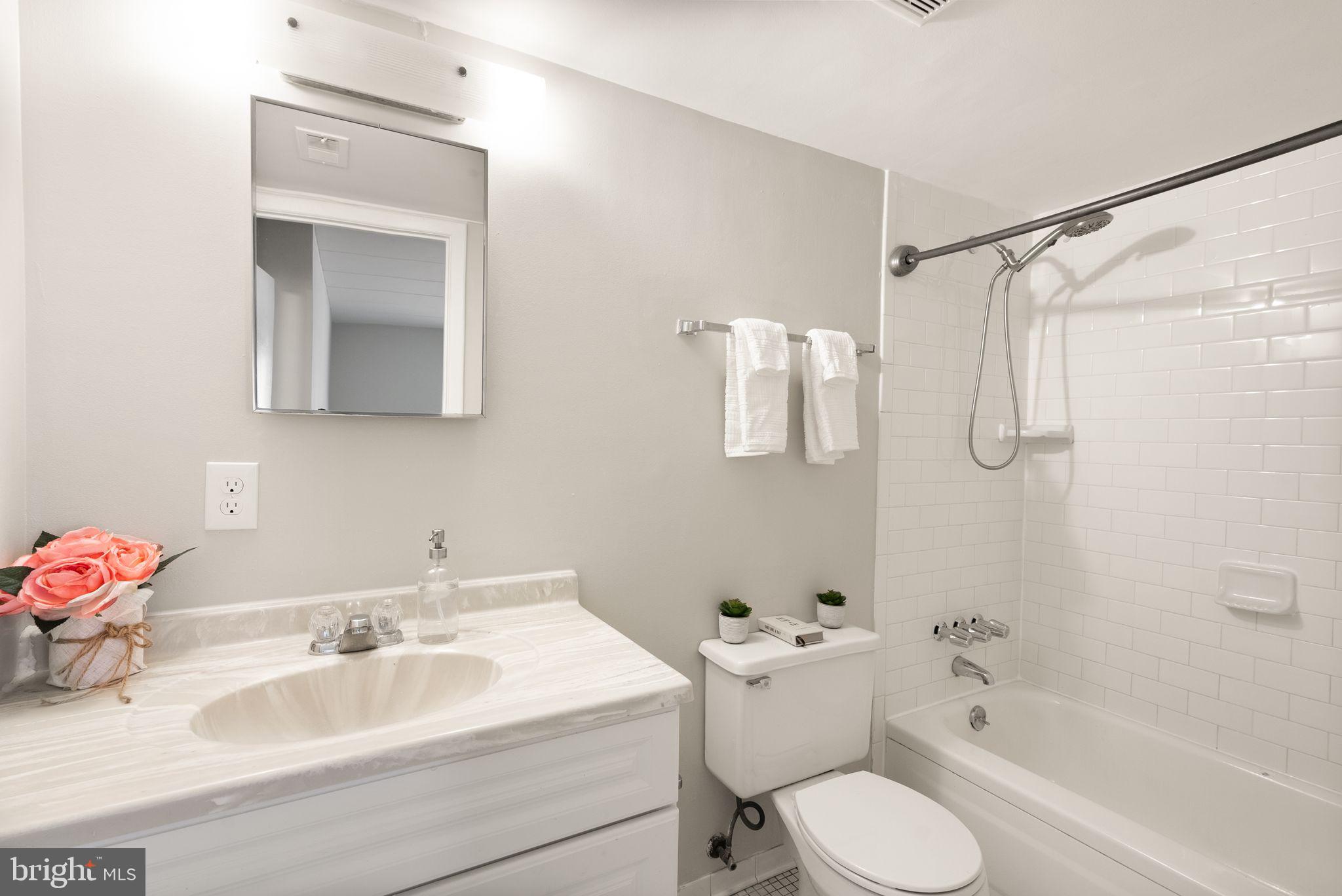 COUNTRY CLUB GREEN - Residential