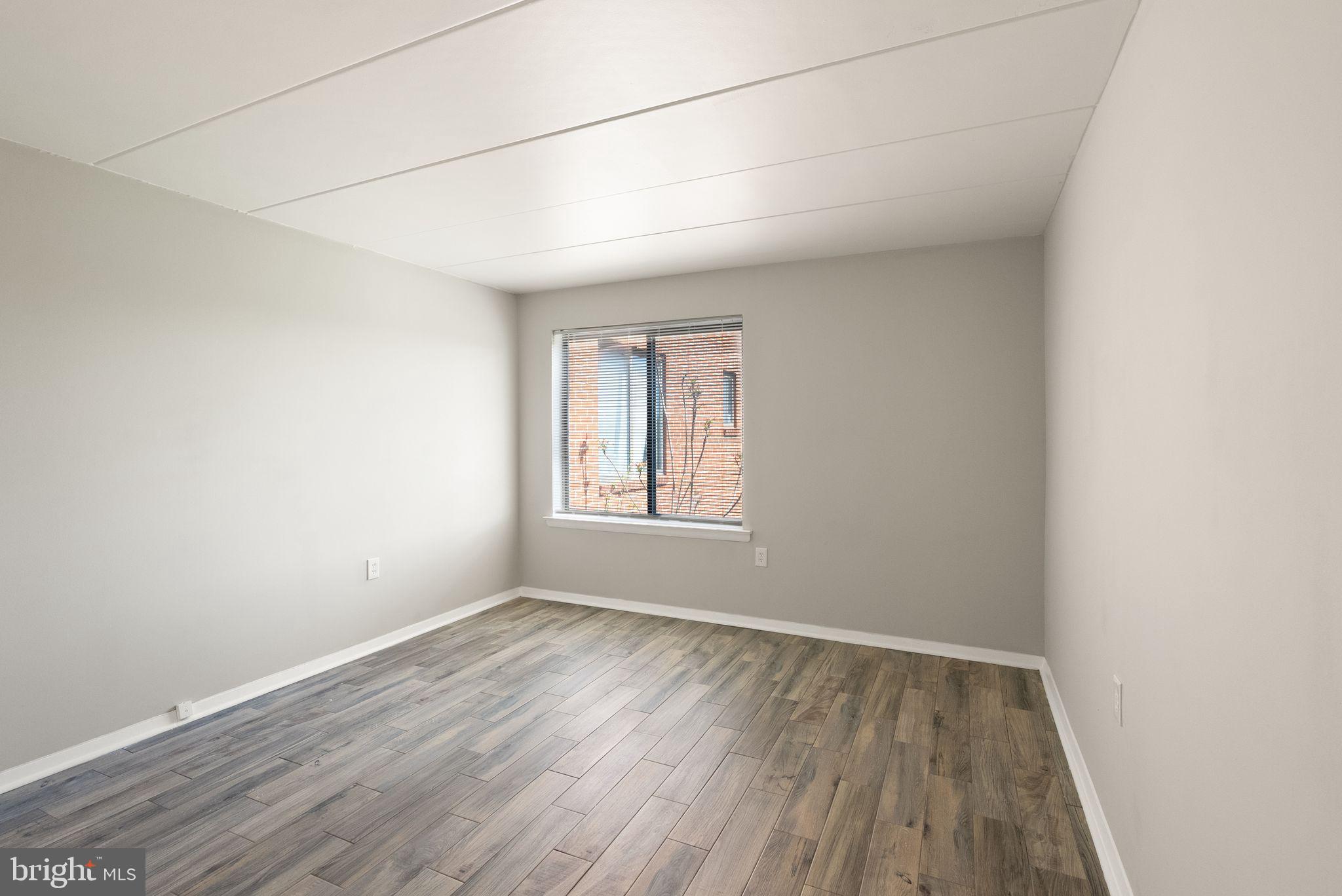 COUNTRY CLUB GREEN - Residential