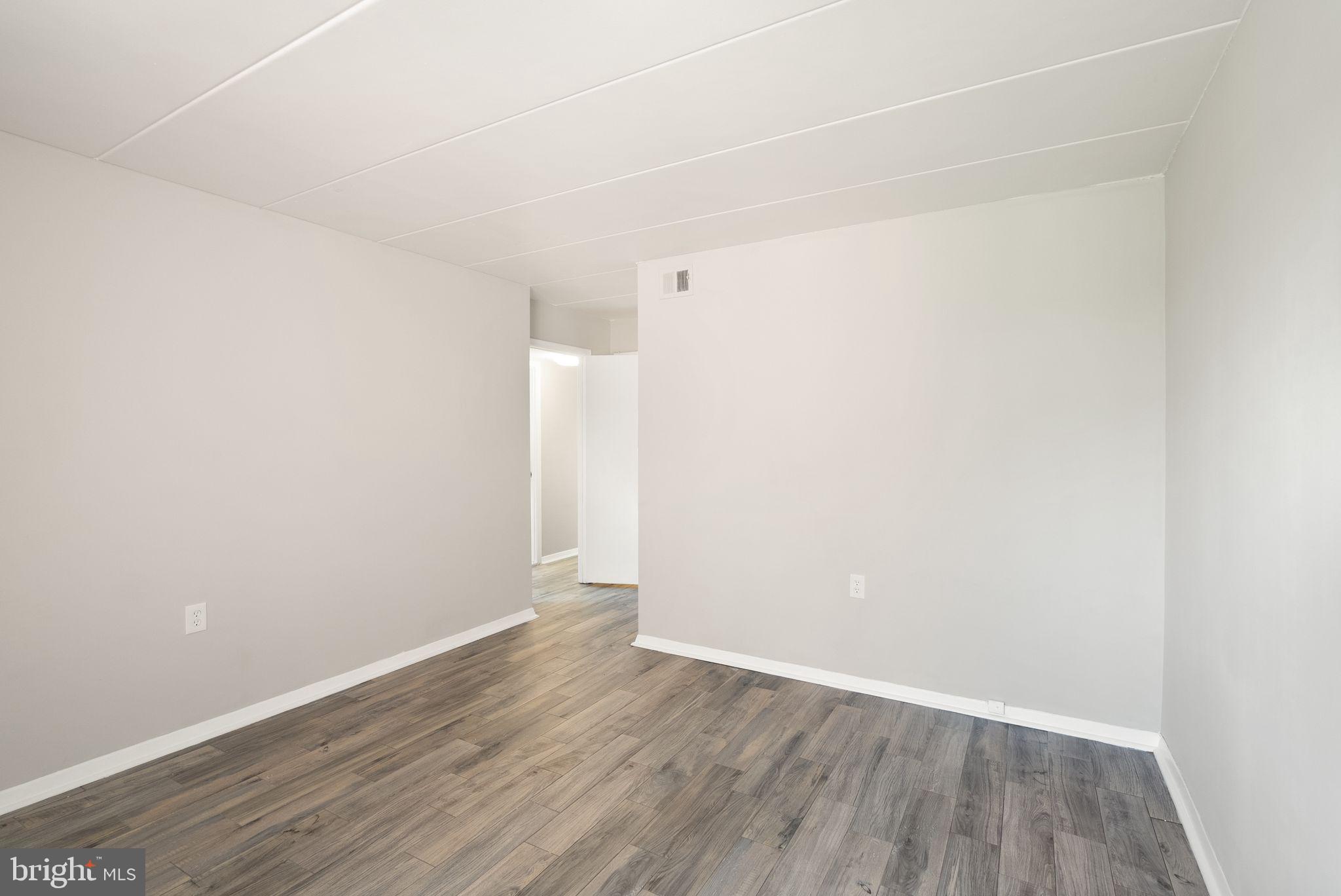 COUNTRY CLUB GREEN - Residential