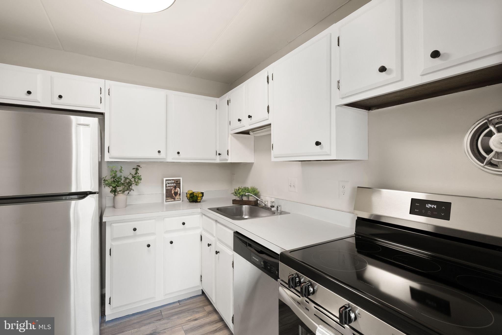 COUNTRY CLUB GREEN - Residential