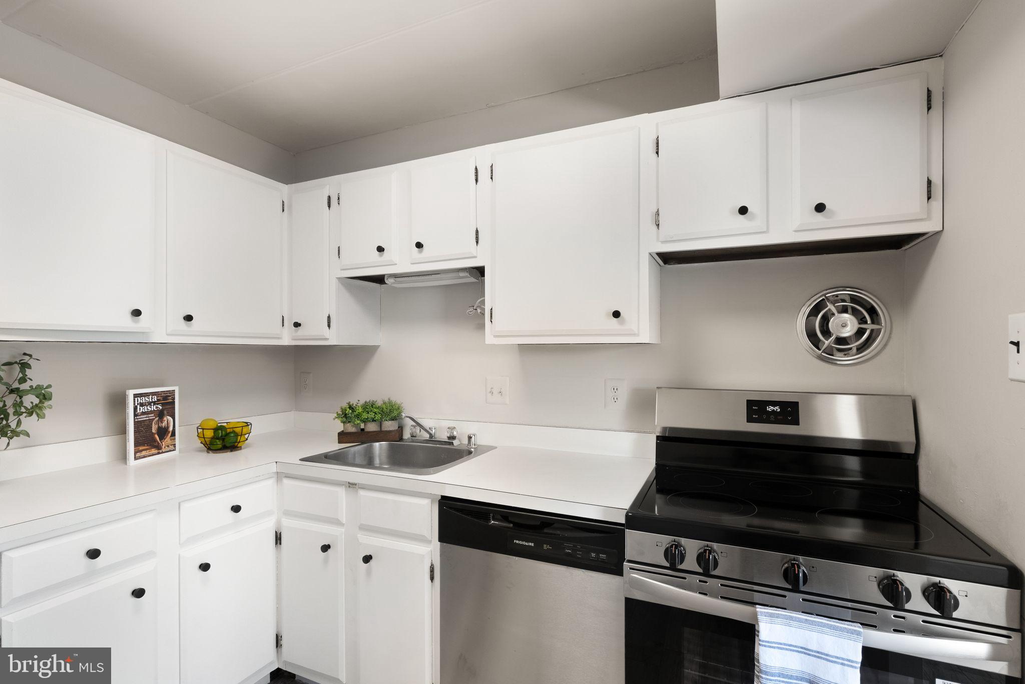 COUNTRY CLUB GREEN - Residential