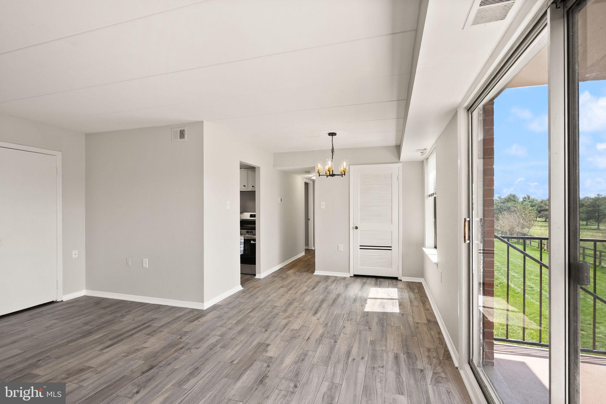 COUNTRY CLUB GREEN - Residential