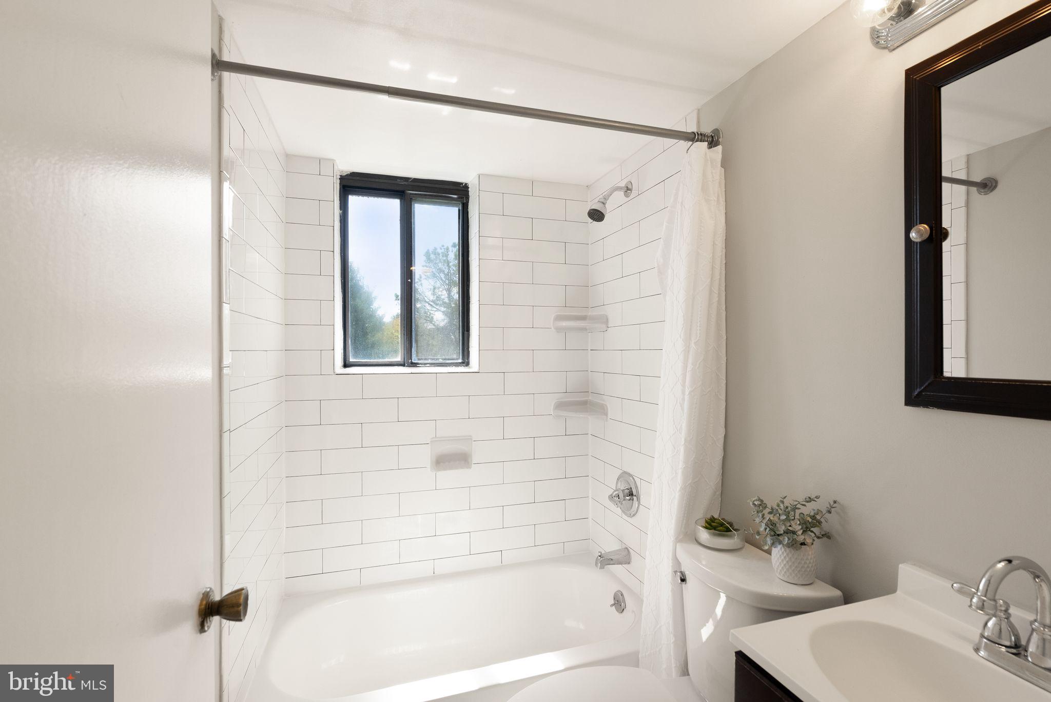 COUNTRY CLUB GREEN - Residential