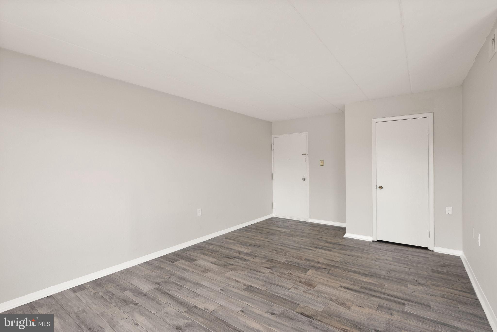 COUNTRY CLUB GREEN - Residential