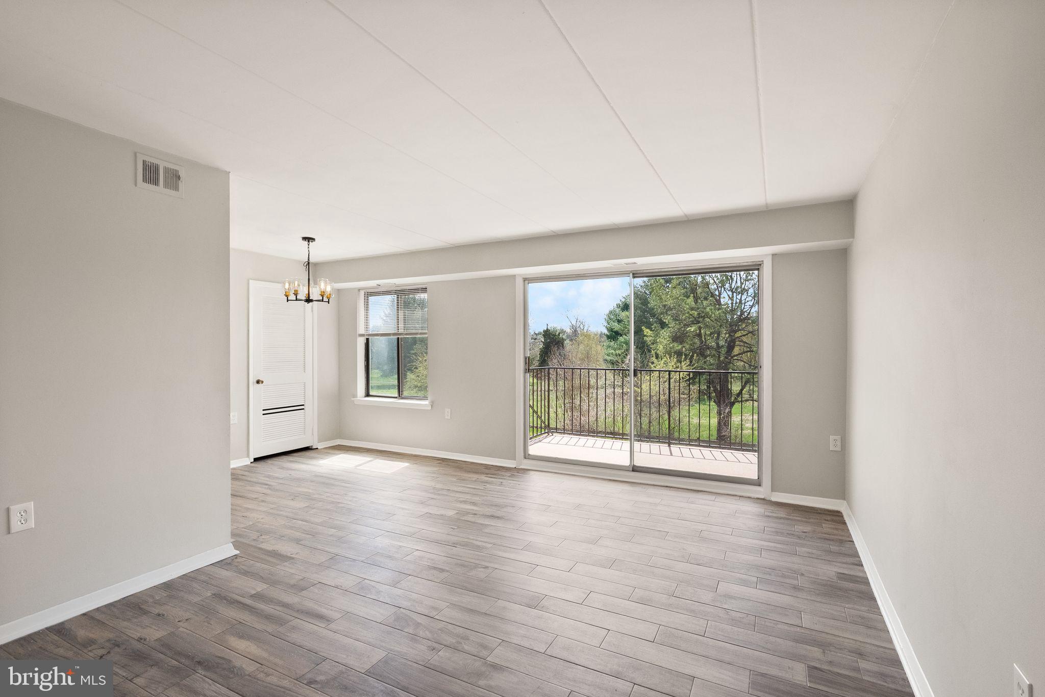 COUNTRY CLUB GREEN - Residential