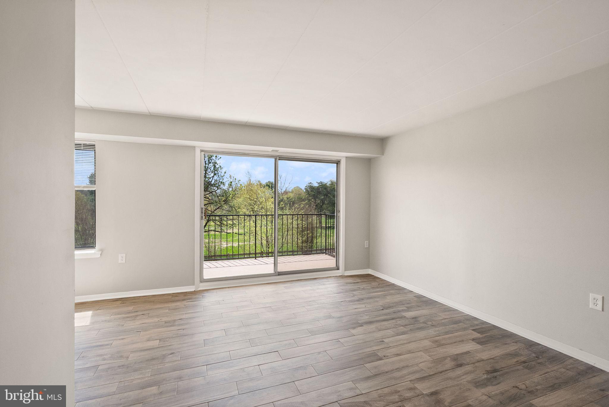 COUNTRY CLUB GREEN - Residential